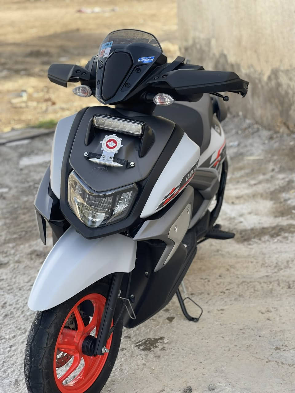 ZR 25 
للبيع مكفوله ***********
