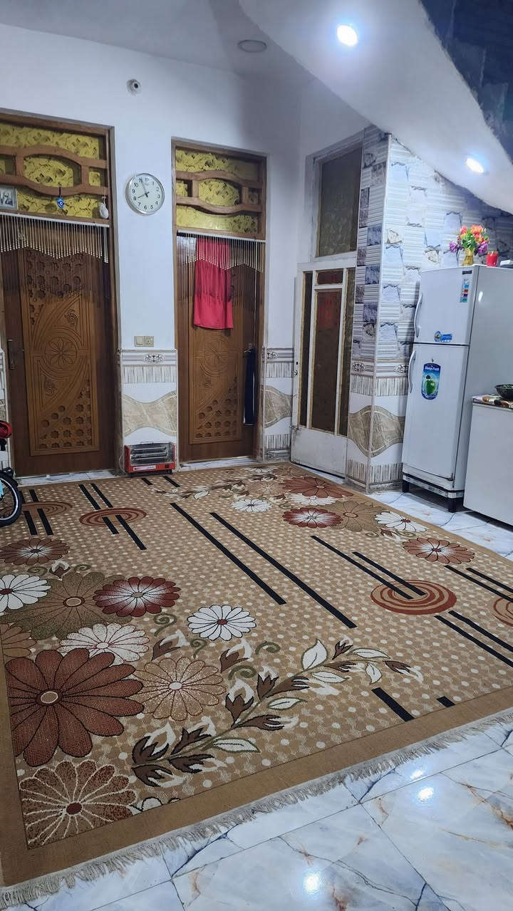 سلام عليكم البيت للبيع حي العسكري قرب سوك مساحه ١٣٠متر  بناء حديث طابقين  اي ستفسار  اتصل ***********
