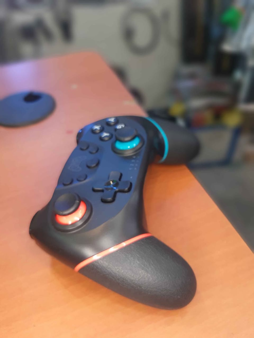🎮 يد تحكم لاسلكية Bluetooth Gaming Controller 🎮
استمتع بتجربة لعب احترافية وراحة كاملة مع يد التحكم اللاسلكية المميزة! 🔥
✅ اتصال Bluetooth سريع وثابت بدون تقطيع
✅ تصميم مريح لليد للاستخدام الطويل
✅ أزرار دقيقة واستجابة سريعة للألعاب
✅ بطارية قابلة للشحن + كيبل شحن مرفق
✅ تدعم أجهزة متعددة ومتوافقة مع العديد من الألعاب
✅ جودة ممتازة وسعر اقتصادي
💰 السعر: 17,000 دينار فقط
🚚 التوصيل متوفر إلى جميع محافظات العراق 📦 الكمية متوفرة حالياً ⚡ اطلب الآن قبل نفاد الكمية!
🎯 مناسبة لعشاق الألعاب والهدية المثالية للاعبين. 📩 راسلنا الآن للحجز أو الاستفسار. أربيل, العراق


**إذا كنت صاحب هذا الإعلان وتريد حذفه لأي سبب، رجاءا أرسل رسالة إلى الدعم الفني**