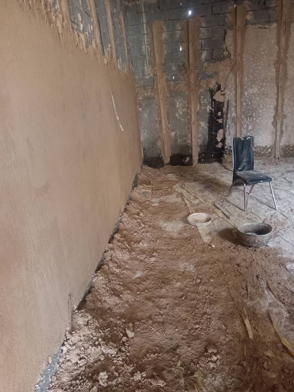 أنا أعرض خدمات بناء وتجصيص غرف باستخدام مواد عالية الجودة وأيدي عاملة خبيرة. إذا كنت تبحث عن عمل يضمن لك الجودة والمتانة، تواصل معي للحصول على أفضل العروض والأسعار.