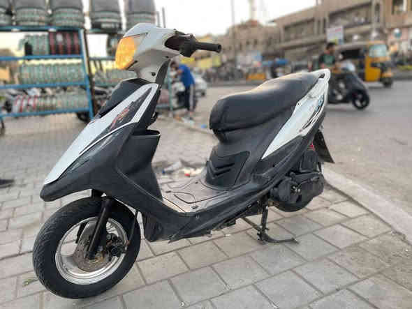 السلام عليكم دراجه ماكس عدله
بلادي مكينه مفوله شك الكاع
مانقصها برغي كامله مانقصه اي شي 
السعر   575  بيهه مجال بسيط 
سلف وهندر كهربائيات كله شغال 
شلعه ومعدل مختمه كله ختم واحد 
العنوان : بغداد مدينه الصدر  
الاورفلي قرب العماره البرتقاليه
للاستفسار  : ***********
