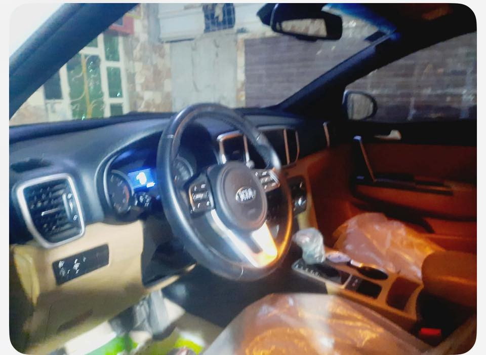 السلام عليكم سبورتج موديل ٢١
ماشيه ٣٥الف حقيقي 
خليجي كفاله عامه حته من الشخط والبارد 
رقم بغداد 
رقم الهاتف ***********
