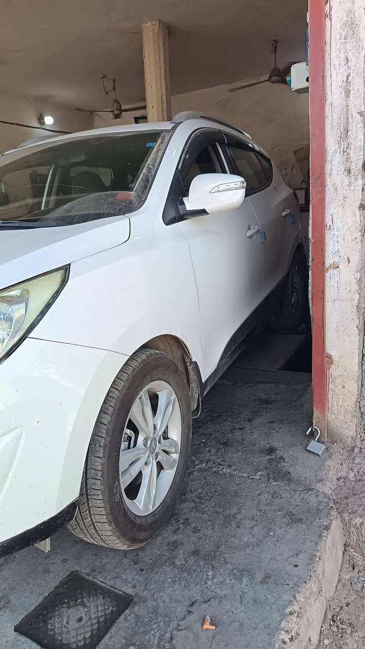 تحيه طيبه..
توسان خليجي للبيع فقط 
موديل ٢٠١٣
مكينه ٢٠٠٠ دوش
 بنيد بدل فقط مثل ما واضح بل  سونار مرفق 
كير مكينه مكفولات 

شاشة تاب
كامره بالمرايه
اي نقص ما بيها 
السعر ١٣٠ ورقه
الشراي يتصل ويدلل 
***********  العنوان بغداد تاجيات جسر مثنئ
