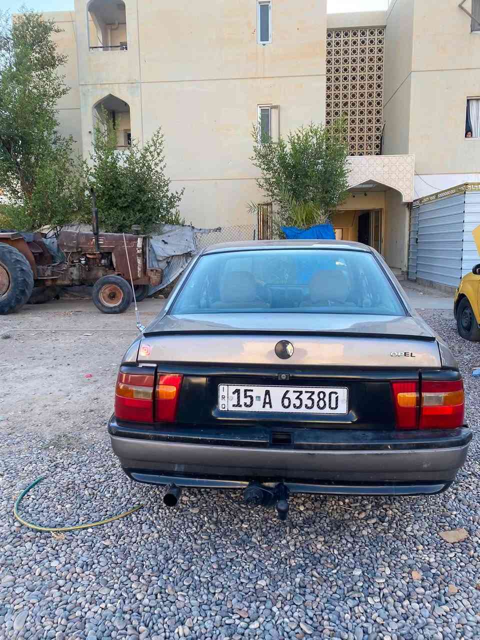 السلام عليكم اوبل فكترا للبيع 

1993 موديل 
سنويه 2030 
مكينه 1600 
رقم انبار دولي 
السياره حلوه وجديده 
وماناقصها برغي تركب وتطلع 
نصبة السياره حيل حلوه ومرتبه 
فحته سقف تخم تاير صدرها جديد 
السياره احلى من الصور بهواي مكانها صلاح الدين 
***********
