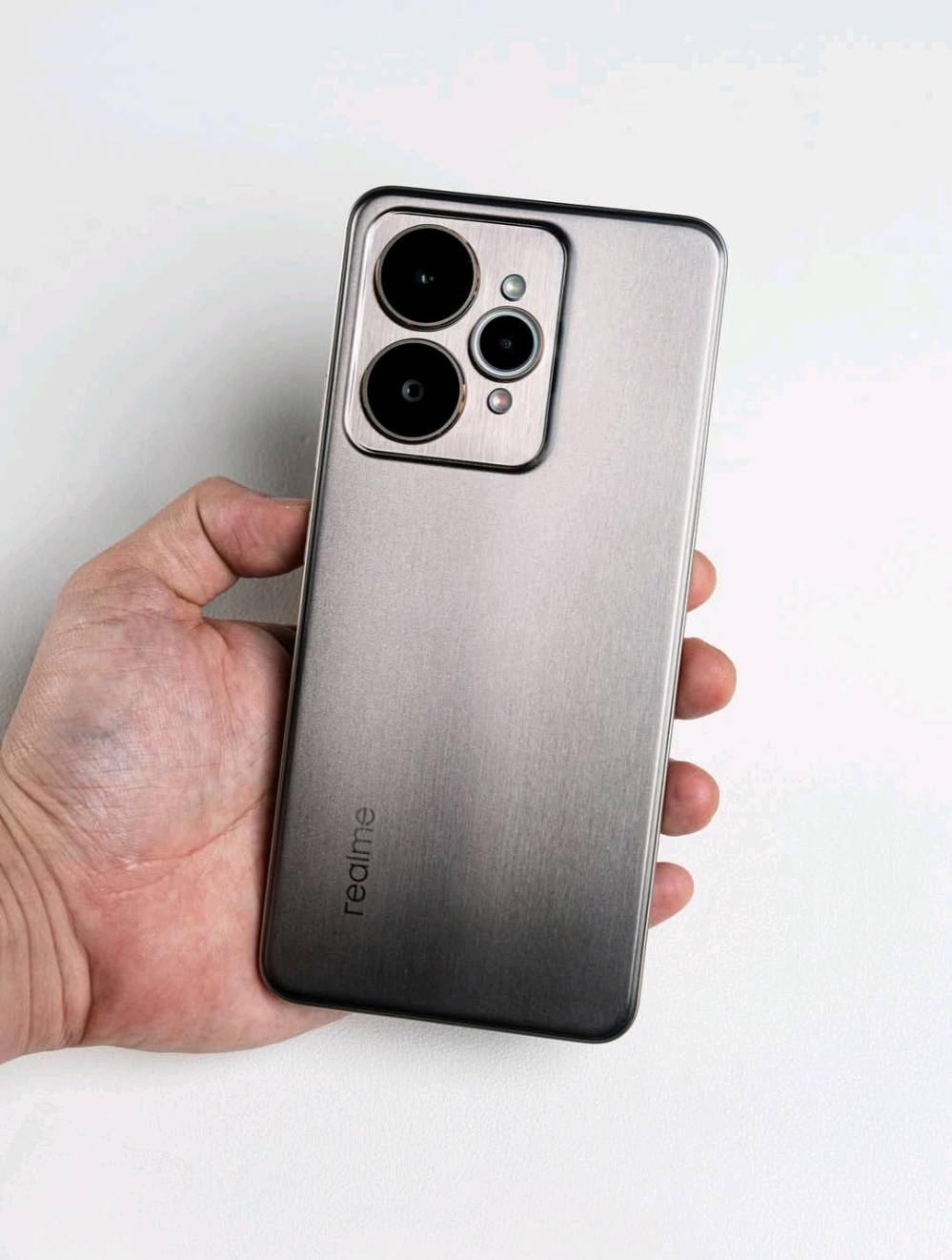 ريلمي 15 5G أخو جديد
ذاكرته 256 عشوائية 12+14
بطارية 6500 شاشة 144 هيرتز
كاميرا خلفية 50 والسيلفي 50
مكاني لنجف لسعر 425 بي مجال ملحقاته كاملة وبي ضمان سنة 