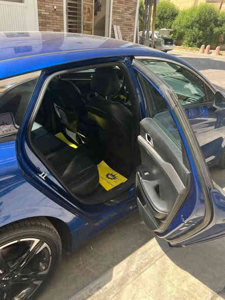 كيا K5 gt line 2022 (رقم بغداد)
المحرك: 1.6 توربو (GDI)
UVO Link مع نظام 10.3 شاشة حجم
يدعم Android Autog Apple CarPlay سلكيًا، وشحن لاسلكي
للهاتف
مقاعد أمامية مدفّأة ومهواة،
عجلات قياس 18 باللون الأسود
شعارات GT-Line على المقاعد والإضافات الرياضية نحذير منع التصادم الأمامي (FCA)
نثبيت المسار (LKA)، والتنبيه عند الخروج عن المسار مراقبة النقطة العمياء والتنبيه عند المرور الخلفي
(Adaptive Cruise Control) مثبت سرعة متكيّف
مواصفات معروفه

للتواصل ***********
