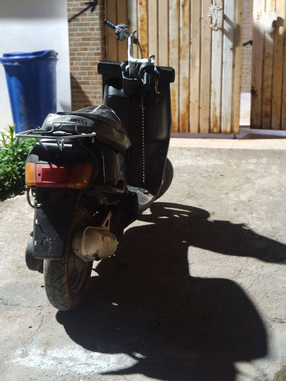 ماطور بزون ما ناقصو اي شي بانزين دهن و دوس و اطلع و هاي كدام العين تعميره جديده مكان شقق الخضراء
السعر:75 وبي مجال للطيبين 
الرقم: ***********
