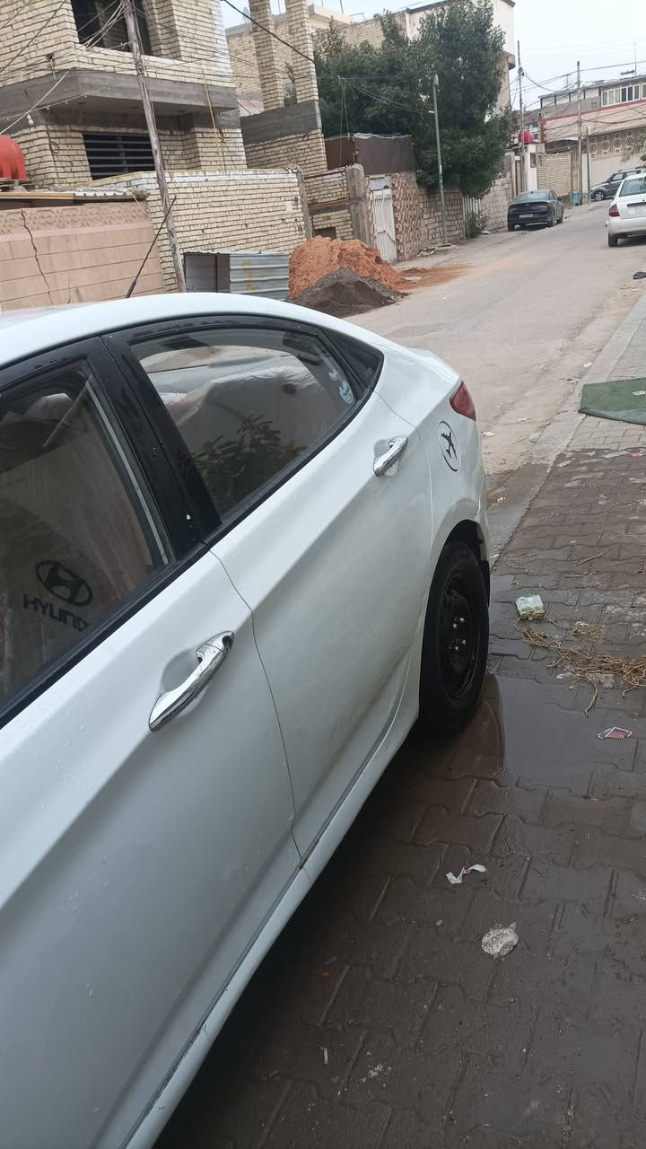 اكسنت موديل 15 نجف 1600 السيارة مابيه تبديل بيه صبغ قطعتين جامغ امامي بدون دواخل والبنيد اثر شخوط مكفول من الضربه و التبديل تجي وشوف حلوة بسمي جانيه صار عندي ثمن سنوات السعر 98 رقمي ***********
