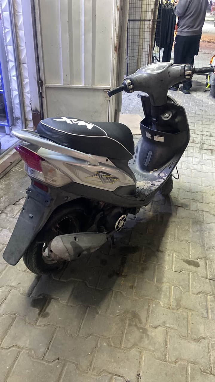 السلام عليكم دراجه للبيع ماكس عدله الدراجه حاويه ماشيه ١٨ ميكنه مكفوله برغي مامفتوح منه الدراجه بلاديه من التاير للتاير جيب مصلح و تعال (بيع و مراوس )فقط اربعه كير اوراق اصولي اذا نضيفه كلش فرق مو مشكله العنوان كربلاء حي العباس قرب كباب بغداد رقم ***********
