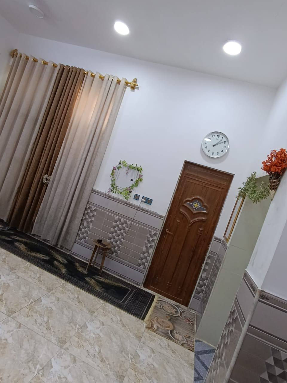 بيت للبيع حي العباس بناء جديد 2022 
مساحه 125 متر شوارع تبليط خدمات كامله
البيت على ساحه مفتوحه موقع كلش حلو 
الشراي يتصل ع الرقم *********** ويدلل
