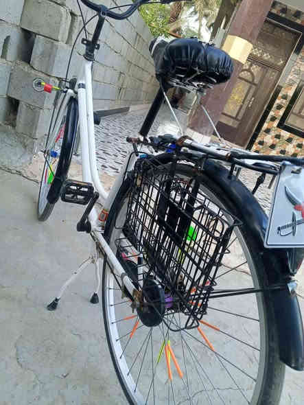 السلام عليكم بايسكل للبيع حجم 27فول نظافه كامل سعر 120 وبيه مجال  عنوانه حله خارج منطقه البونافع رقم 
***********
