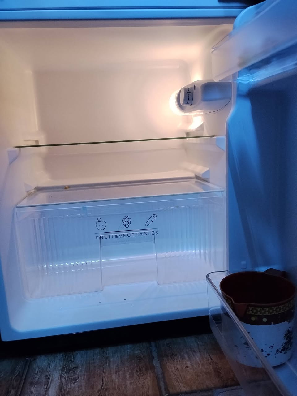 سلام عليكم ثلاجه جديده نص شهر مستخدمه اكثر الله شاهد مشتريهه ١٤٠ الف الله شاهد كدامكم نضافه فول نوعيه كلش زينه 
مكاني بغداد الشعله *********** خلي سعر بالك بدون كسران
