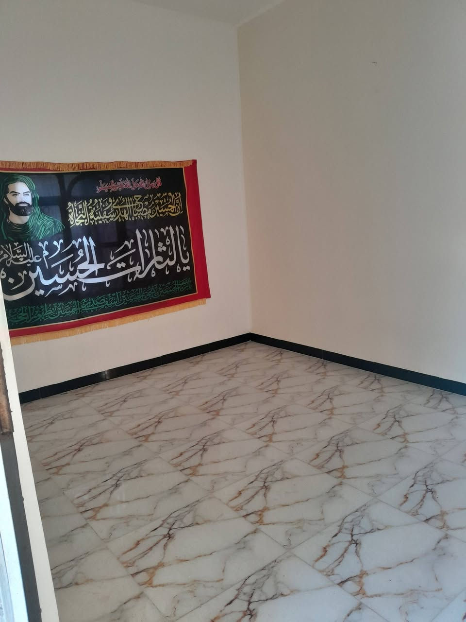 مكلف بلنشر بيت زراعي ركن للبيع مساحه 125غرفتين وصاله ومطبخ وصحيات وستقبال وطارمه جبيره بناء جديد بشارع مول الكوخ قرب أسواق الشيرازي البيت فارغ حاليآ السعر والتفاصيل خاص أو واتساب رجاء ***********
