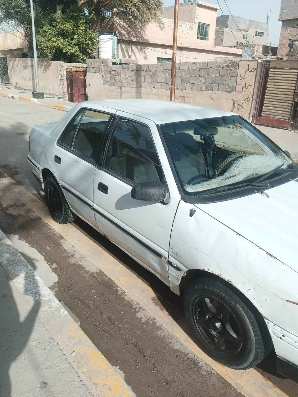 السلام عليكم هونداي اكسله موديل 1992   كهربائيات شغال  + كير اوتو  شرط تحويل  سعر 20 وبيه مجال *********** /***********
