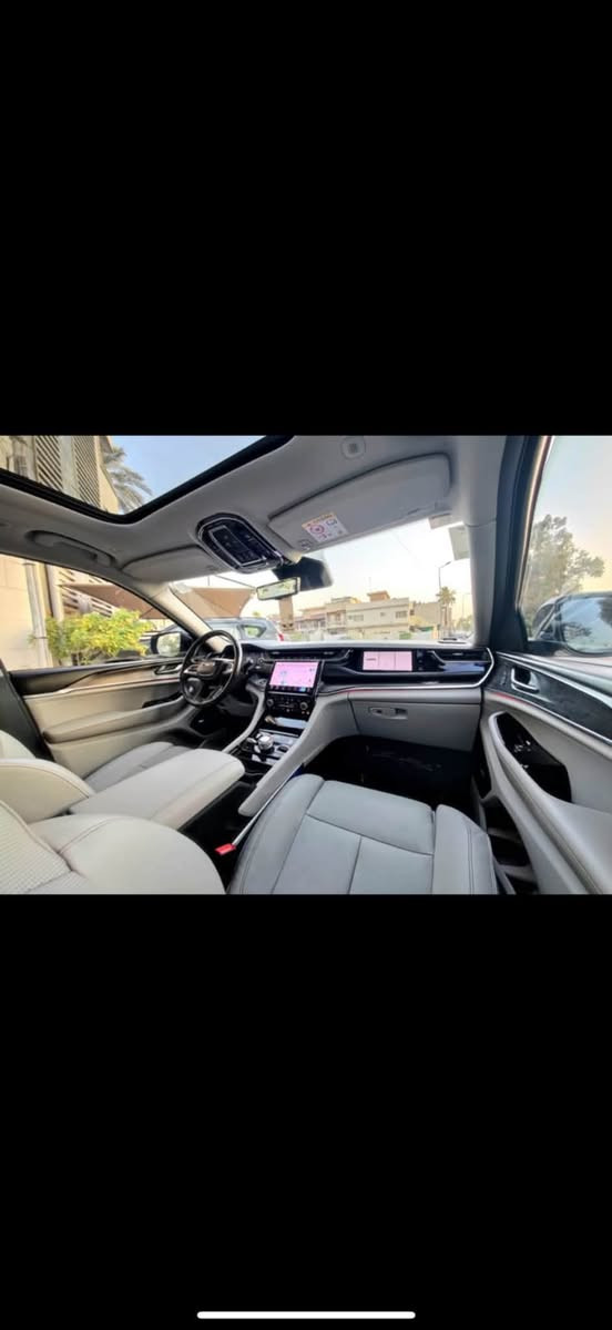 جيب كراند شيروكى اوفرلاند 2022 محرك 3.6 لتر 6 سلندر 
مع نظام دفع رباعى 4X4.شركة هارلم
العداد 35 Miلمحرك: 3.6 لتر 6 أسطوانات (V6) 
القوة الحصانية: 293 عزم الدوران (نيوتن-م): 352
ناقل الحركة: اوتوماتيك 8 سرعات 
مكان سياره بغداد الدوره حي دجله
كفاله بيها ملاحضه فقط باب خلف صدر شخط وكارت بالدعاميه

‎المواصفات:
*نظام دفع رباعي 4X4 متطور
*نظام التعليق الهوائي (جكات)
*فتحة سقف بانوراما 
*الصندوق كهربائي بخاصية الفتح باستشعار القدم او البصمة
*ويل قياس 20 انج
*شاشة عرض لوحة القيادة على الزجاج الأمامي (داتا شو)
*شاشة التحكم الرئيسية لمس بنظام Uconnect 5 بقياس 10.1 انج مع نظام ملاحة
*شاشة القيادة الرقمية بقياس 10.25 انج
*رادار تفاعلي مع خاصية التوقف والانطلاق
*نقطة العمياء

*تحذير الخروج عن المسار
*نظام المحافظة على البقاء فى المسار
*نظام التعرف على اشارات المرور
*خاصية المساعدة على التوجية فى التقاطعات
*حساسات امامية وخلفية
*كاميرات 360 للرؤية المحيطية
*كاميرا رؤيا ليليه
*المرآة الداخلية مزودة بشاشة لعرض الكاميرا الخلفية
*مانع تصادم خلفى
*نظام القيادة شبه الذاتية
*مقصورة الركاب من الجلد الفاخر
*المقاعدة الامامية كهربائية ومساج وذاكرة
*المقاعد الامامية مبردة ومدفأة
*المقاعد الخلفية مدفأة
*نظام ابل كار بلاى و اندرويد اوتو لاسلكي
*نظام صوتي فاخر 9 سماعات من ALPINE
*دخول ذكي (بصمة)
*نظام التشغيل عن بُعد
*مرايا خارجية قابلة للطي كهربائيًا مدفئة
*مصابيح أمامية أوتوماتيكية مع مصابيح نهارية وكشافات ضباب LED 
*نظام التحكم التلقائي في الضوء العالى
*دواسات جانبية
*ماسحات زجاج أمامي حساسة للمطر
*شاحن هاتف لاسلكي
*انماط قيادة متعددة رياضية وللطرق الوعرة
*وسائد امان هوائية أمامية/جانبية/ خلفية.

رقم صاحب السيارة 
سعر 395$بيها مجال بسيط
***********
