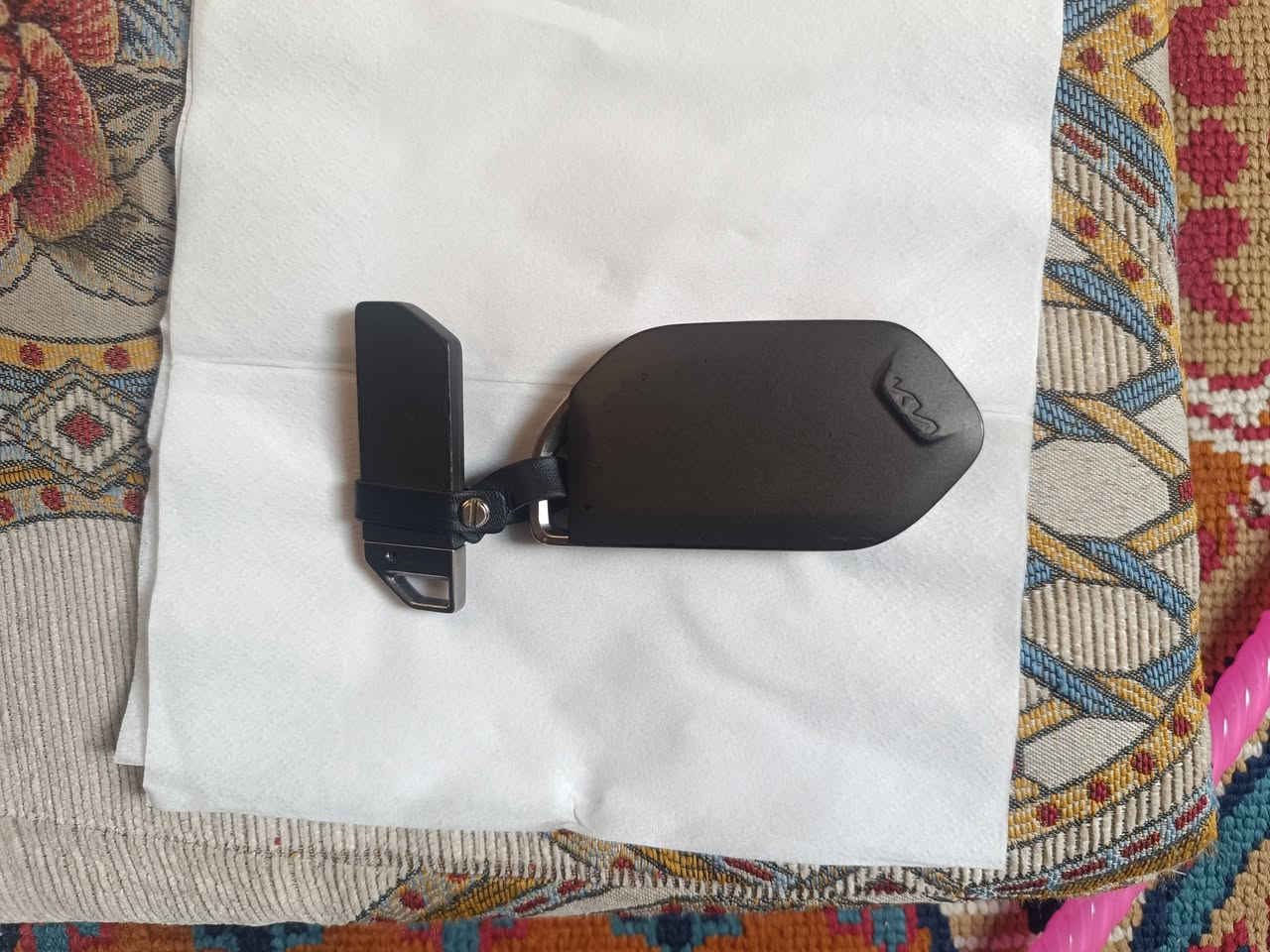 السلام عليكم شباب شباب بصمه كي 5 موديل 25 جي تي لاين بصمه تجي هي وسويجه سعرها 150 دولار وبيها مجال رقم تلفوني ***********
