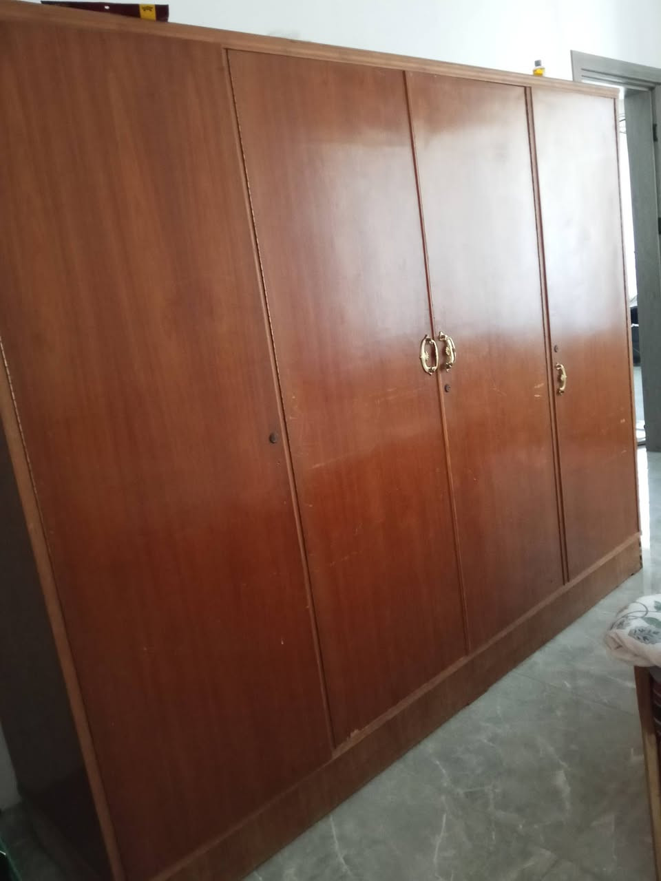 غرفة نوم للبيع 200الف للتواصل واتساب ***********
