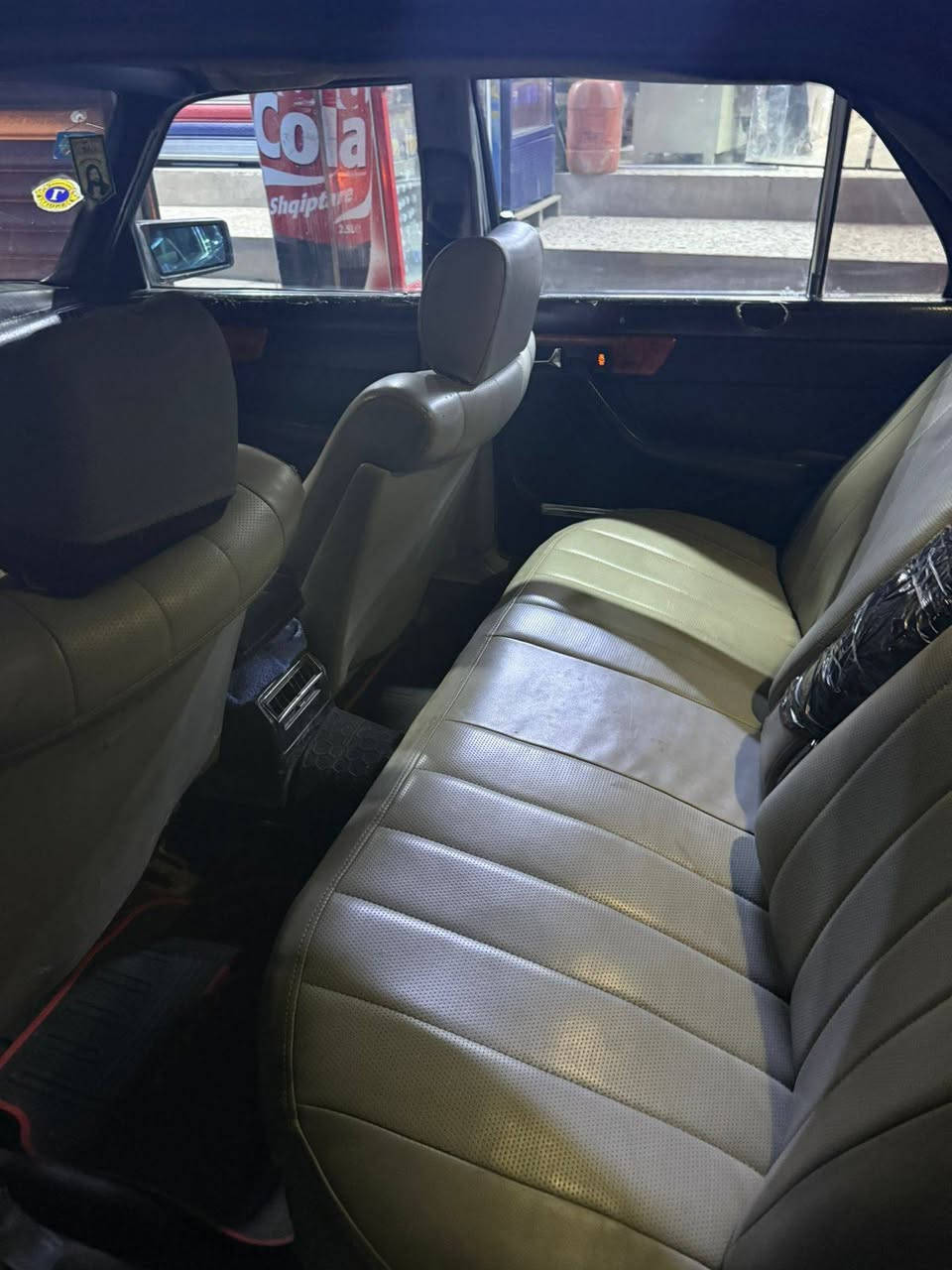 سلام عليكم مارسدس البيع موديل ٩١ وارد أمريكي سياره خير من الله بلادي قواعد بلاديه بيهه جراد قماره وصندوك وبنيد وكاله عامه بيهه تبريد شغال مكينه تجفيت جديد سياره خير من الله الكماليه معوقين رقم *********** السعر ٦٠ وبيهه مجال بصيط
