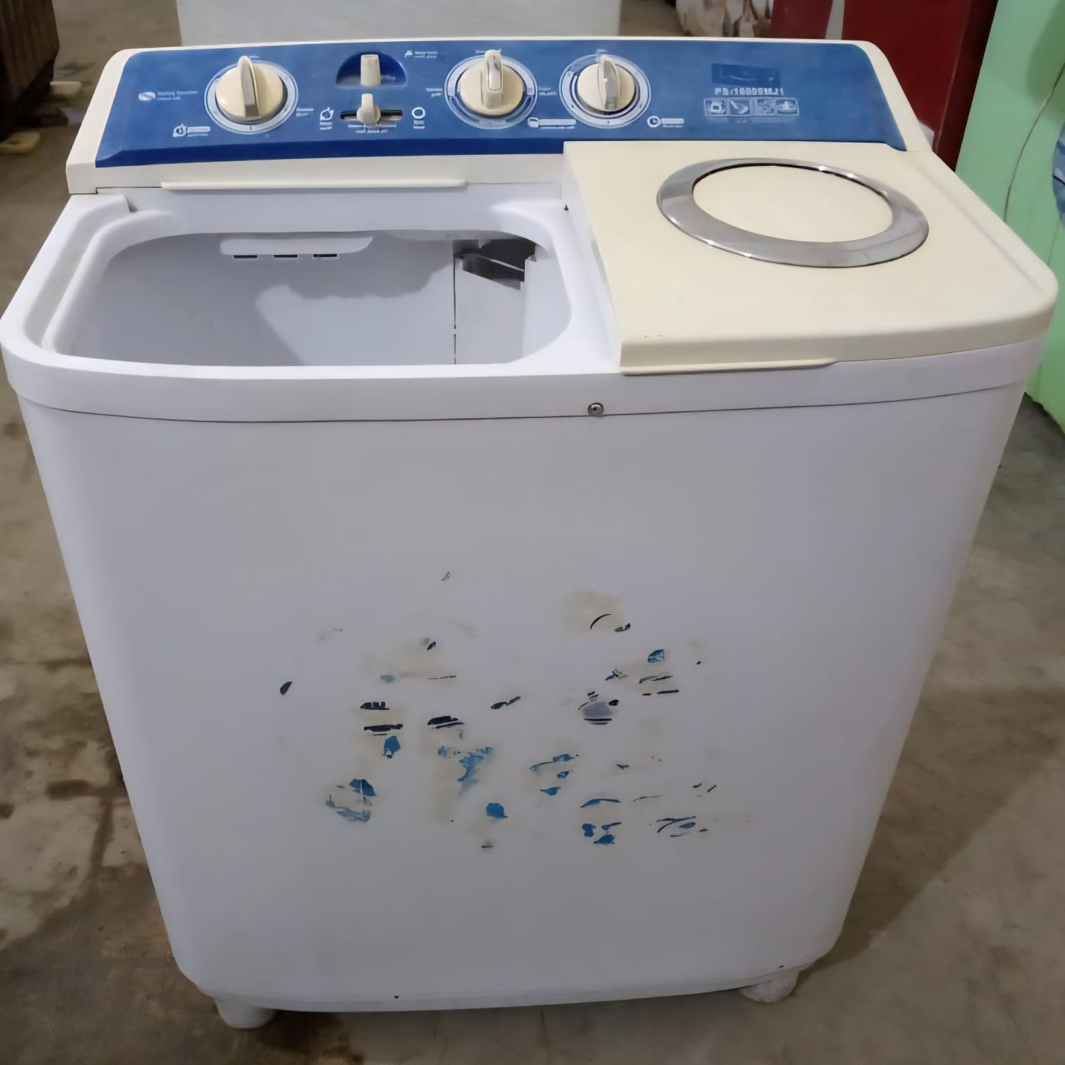 شغالات كل ضرر  مابيهن حله باب المشهد مقابل مستشفى الولاده وبيهن مراوس
***********
