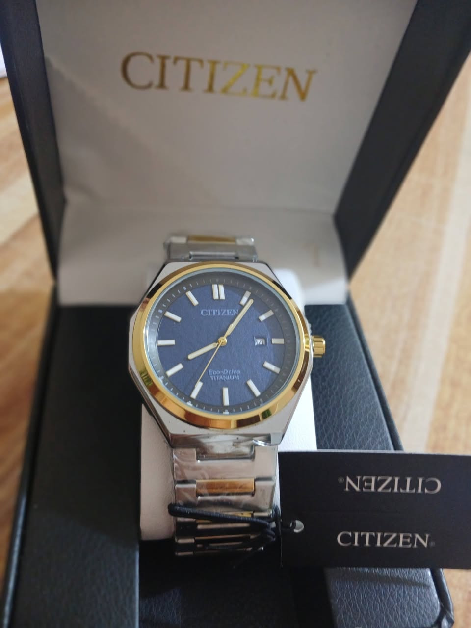 ساعه باله طلعتلي بهذا الشكل لون مميز ونادر كشخه مع علبته الاصليه
ساعه رجاليه من شركة ستيزن  CITIZEN
, الساعه تعمل على البطارية ( ايكو درايف يصل عمرها الى 15 سنه )
، مقاومه للماء 100 متر
، الوزن 153
، القطر 43 ملم
، معدن ستانلس 
, مينه زركه
, سير ستانلس 
، عقارب  لامينوس
، السعر مع التوصيل 35 الف مع التوصيل مع علبته الاصليه بالعافيه الي ياخذها 
تابعي دئمن اجيب ساعات قديمه وجديده


**إذا كنت صاحب هذا الإعلان وتريد حذفه لأي سبب، رجاءا أرسل رسالة إلى الدعم الفني**