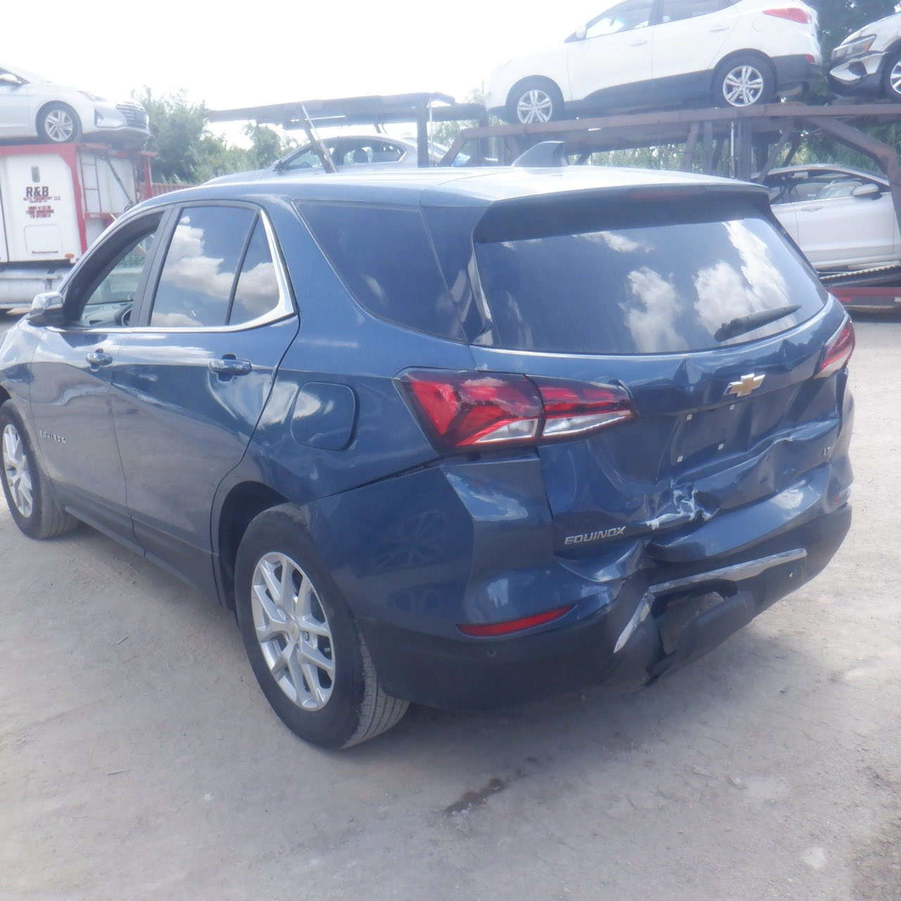 شفروليه كوينكس 2024 LT
لون ازرق فول موصفات عده البنو راما
الحادث خلفي قبق جنطه بس صبغ باقي السياره كفاله عامه من كلشي بدون ايرباك بدون كلشي ورقم بغداد الجديد باسمي تحويل وين مايعجبك 
المواصفات  :
* محرك تيربو 1500
* شاشة لمس كبيرة 
* كاميرا 360 درجة 
* تشغيل بصمة وتشغيل عن بعد
* حساسات أمامي وخلفي
* رادار امامي خلفي 
* إضاءة LED
* نقط عمياء
* مثبت سرعة
* تحكم كامل بالستيرن
* تدفئ بالستيرن 
* مقاعد قماش شموا
* مقاعد كهرباء 
* مقاعد تدفئة تبريد
* الجنطه كهرباء 
* داتا شو تحذيري
* قيادة ذاتية 
* مانع تصادم
وبعد هواي مواصفات 
السعر 193 ورقه وبيهً مجال بسيط
العنوان : واسط الكوت
للتواصل ***********
