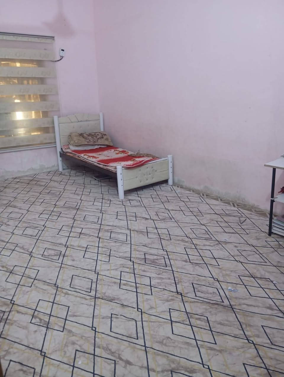 السلام عليكم ورحمة الله وبركاتة
بيت للبيع المساحة 200 متر يتكون من غرفتين وصالة و مطبخ و ديوانية وصحيات جاهز للسكن كافة الخدمات متوفره شوارع صب مجاري كهرباء خط مولد العنوان حي الصادق قرب جامع ابو طارق... ملاحظة...  البيت يرهم بيع او مراوس. بيت او هيكل الاستفسار اتصال ع رقم التالي ***********
