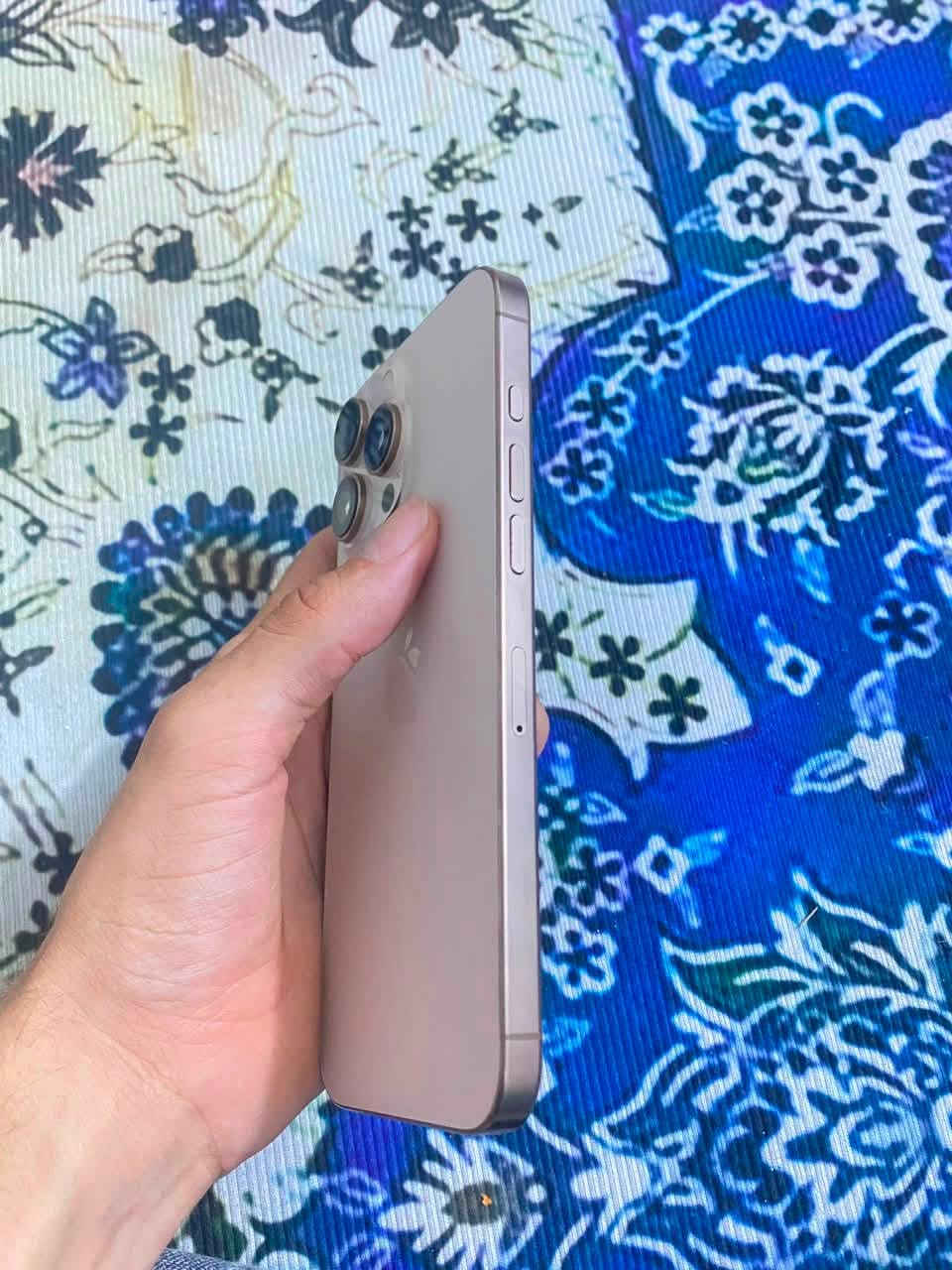 ايفون 16 برو ماكس
ماستر
الجهاز مال بيت مكفول من كلشي 
ذاكره 256
بطاريه 91 
كامل ملحقات 

العماره

*********** متواجد واتساب
