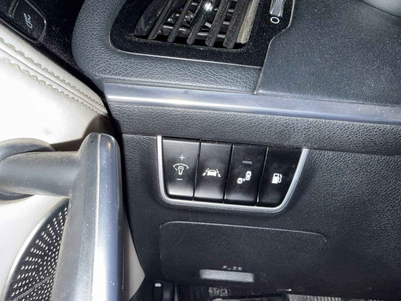 كيا ستنكر للبيع او مراوس
2018
فول مواصفات بريميوم
رادار امامي
تحديد مسار
مري شفط
مري قلاب بالبك 
مري هيتر
٥ انضمه قياده
كير ٨ نمر
حساسات امي و خلفي
حساس مري جانبي
مرايه وسطيه تعتيم ذاتي
كشنات جلد
جشنات كهرباء
كشنات تدفئه
ستيرن كهرباء
ستيرن تدفه
نضام ترحيب
دخول ذكي تشغيل بصمه
ويل كب ١٨
تخم تاير جديد 
منضومه بنزين جديده
شفتات ستيرن
مختمه كلها E بلادي
مكينه 2.0 تيربو
صاروخ
بدون حادث السياره داخله كلين بدون ايرباك بلاديه السياره للأخير
بيها فقط شبر بالباب بارد و شبر بالجاملغ بارد فقط الباقي كله مكفول للأخير حتى الدعاميات
السعر 165 و بي مجال بسيط كلش
***********
