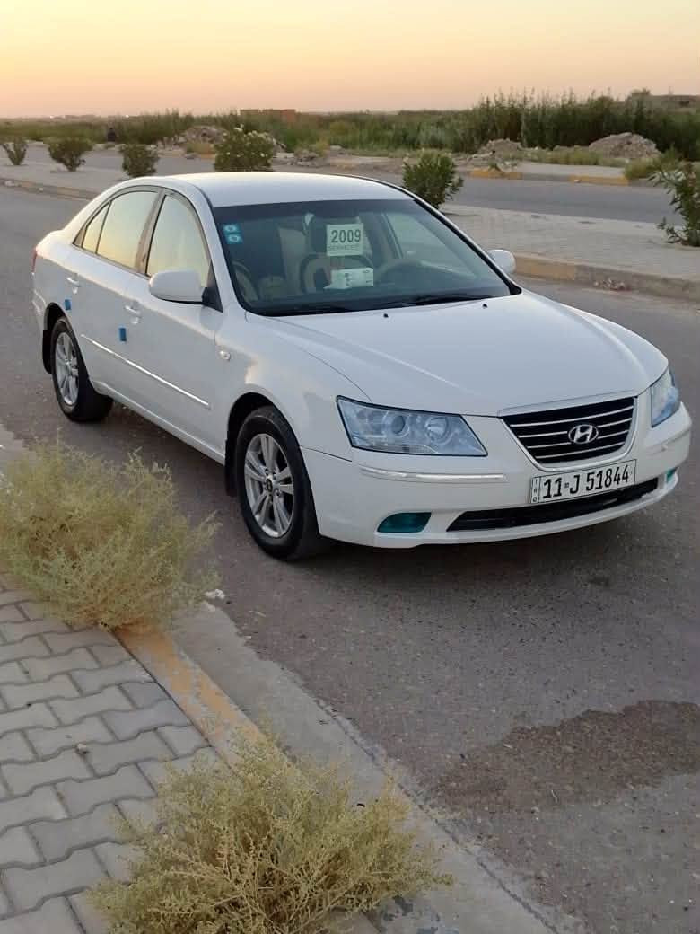سلام عليكم للبيع سوناتا موديل 2009 خليجي بيه صبغ مكانات موضح ب سونار وباقي السياره كفاله وجاهزه بدون نقص تخم تاير جديد السياره بسمي هزه ورقم كله جديد مكان السياره بغداد ابو غريب السعر  ٩٧ وبي مجال للشراي يتصل ***********
