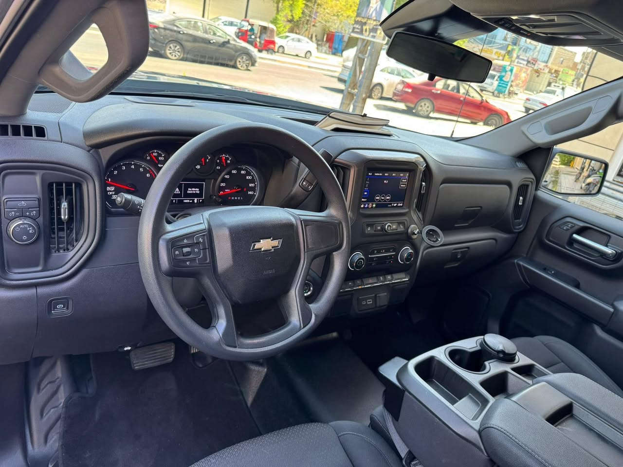 السلام عليكم ورحمة سلفرادو للبيع 

٢٠٢٤ 
ماشيه ٢٤ ميل 
صبغ جاملغ اليمين 
وخشم البنيد ايرباك استيرن
محرك ٢٧٠٠ تون تيربو 
تو ويل مكانها بغداد سعر 23 وبيهه مجال هاتف ***********
