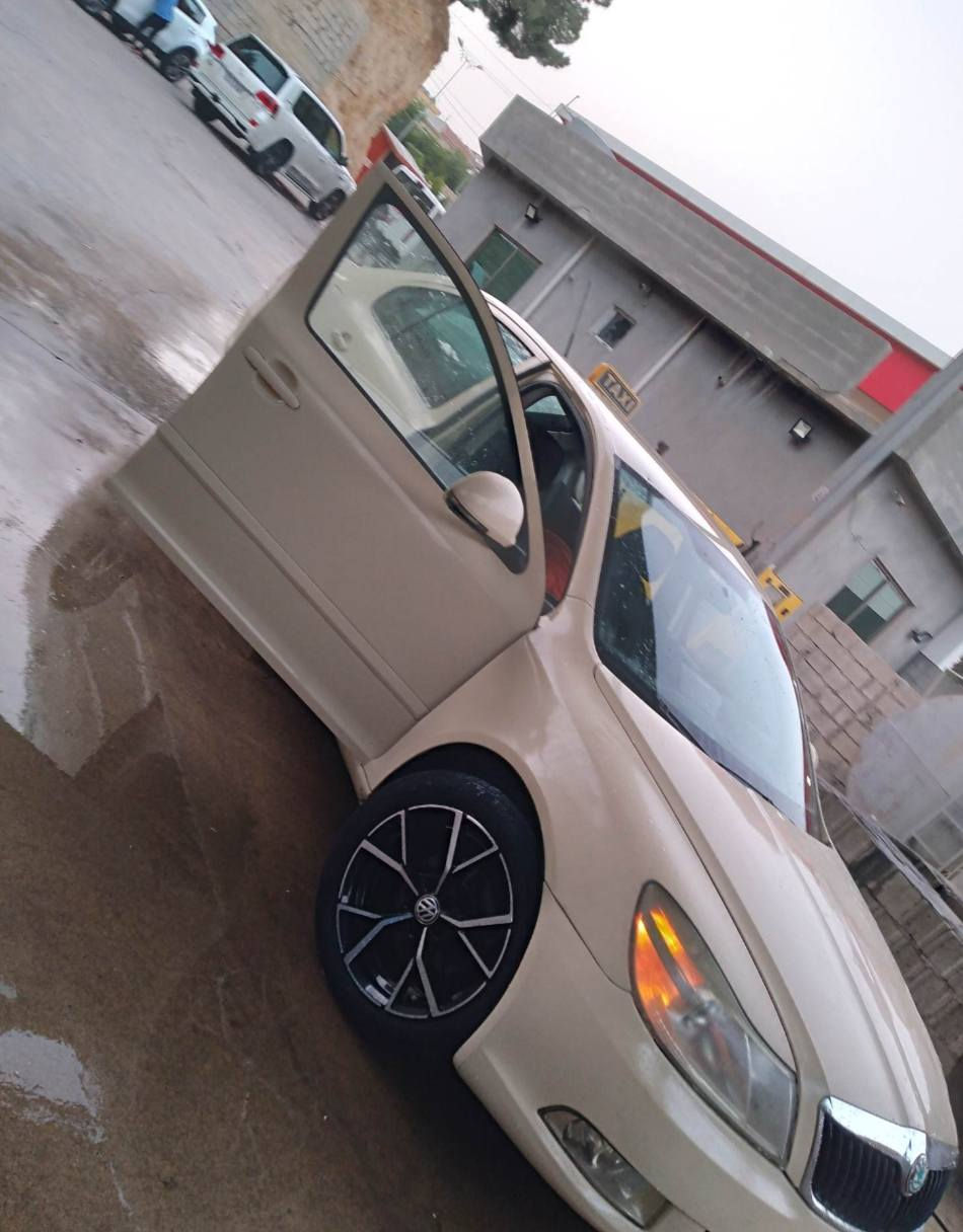 سکۆدە تەکسی مودیل 2010 مەکینە 20تی بێ تۆڕبۆیە لێدران تەنها بستیکی چاملخی دواوەی هەیه بێ ناوگرتن بو زانیاری زیاتر پەیوەندی بە ژمارە(***********)بکەن شقلاوة, أربيل
