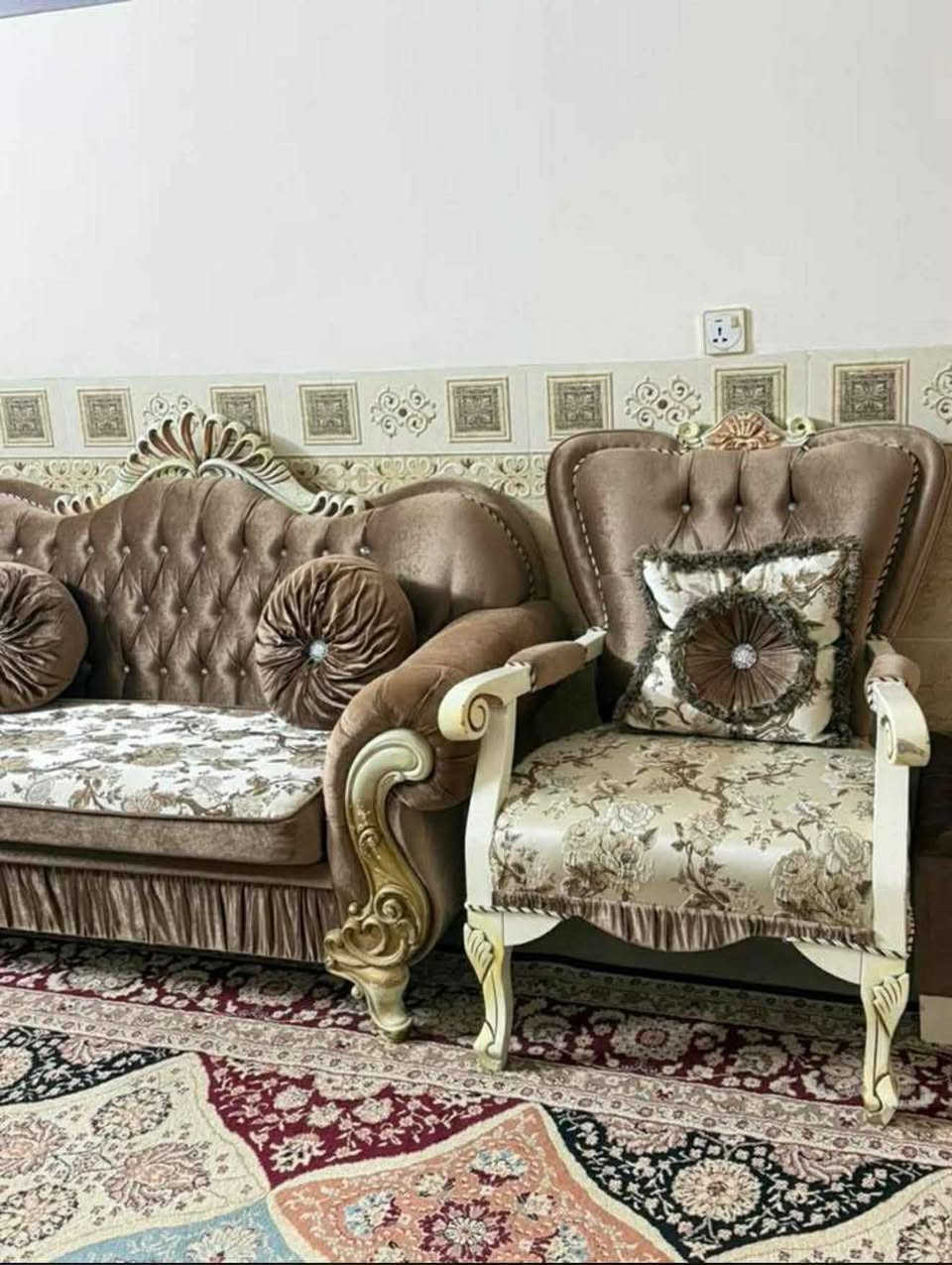 تخم ديزاين ملكي  ١٠ مقاعد للبيع  يحتوي على قنفات عدد ٢ كبار مع وحده وسط مع ٢ كراسي  مستعمل لكن جديد  مكاني تكريت القادسيه مجمع الفردوس سعره ٤٥٠ وبي مجال بسيط   للإستفسار  خاص تكريت, صلاح الدين


**إذا كنت صاحب هذا الإعلان وتريد حذفه لأي سبب، رجاءا أرسل رسالة إلى الدعم الفني**