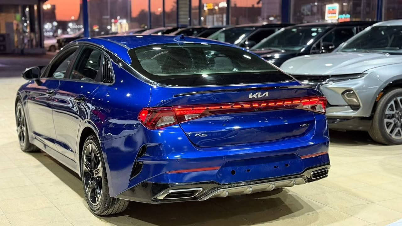 كيا K5 فئة GT LINE لون مميز وكفالة 
الضرر : دعامية خلفية فقط
الكفالة : نكفل السيارة من الغرق، الشاصي، الايرباك والتبديل
الرقم : اربيل الرقم الحديث (تحويل أو وكالة حسب الرغبة)
الايرباك : بدون أي ضرر
المواصفات :
السيارة : كيا K5 جي تي لاين
الموديل : 2022
المحرك : 1.6 لتر تيربو أربعة سلندر
العداد : 42 ألف ميل حقيقي
حجم الويل : قياس 19 إنج مع طقم تايرات بحالة ممتازة
لايتات زينون أربع عدسات مع حاجب LED وإشارات LED
بصمتين للأبواب مع بصمة تشغيل
رادار أمامي مانع تصادم
رادار نقاط عمياء بالمرايا الجانبية
إشارات بالمرايا الجانبية
كامرة خلفية أصلية متحركة مع حركة الستيرن
شاشة دشبورد كبيرة للتحكم بإعدادات السيارة
كشنات جلد أسود أصلي
تحكم كهرباء كامل لكرسي السائق والراكب
تبريد قطعتين أمامي وخلفي
خمسة وضعيات للقيادة
تشغيل عن بعد
سايد بريك دگمة
تحكم ستيرن جهتين بلوتوث وأوامر صوتية وكروز كنترول وتحكم صوت
نظام ABS مانع انزلاق
السيارة مكفولة من ضرر الايرباك وبوضع الشركة، ومكفولة من أي صبغ بالسيارة عدا الدعامية الخلفية فقط

ال💎ــسعـر 🟥 :: رقم (1) تلـقـائـي 📮

رقم صاحب ســـيـارة :: ***********
