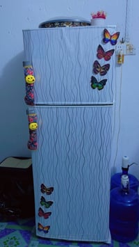 ثلاجه نضيفه كلش وماشاءالله ثلج ايي عطل مابيها ولا دخله مصلح بس اريد اش...