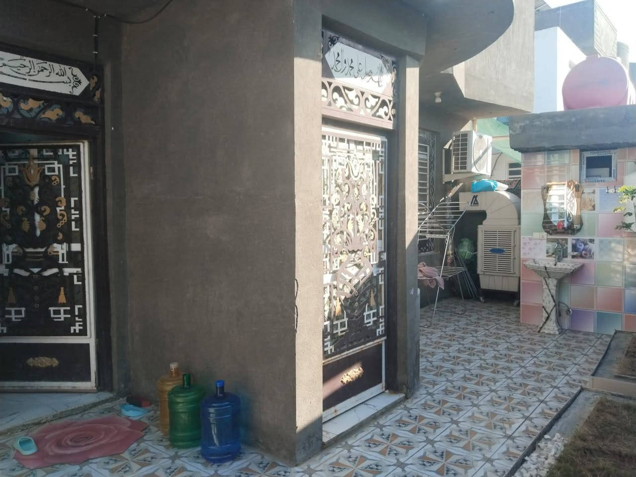 دار للبيع مساحه 200 متر زراعي الجمعيه قرب علي طه  مدرسه مستقبل الأجيال
الشارع الأول مال علي طه قريب جدا من المدرسه 

شارع صب ومجاري داخليه  عرض الشارع 7 ونص متر 

البيت نضيف مابي أي نقص 

يتكون من غرفتين وصاله واستقبال ومطبخ ومجمع صحيات داخلي وخارجي 

بيع سريع 

***********
