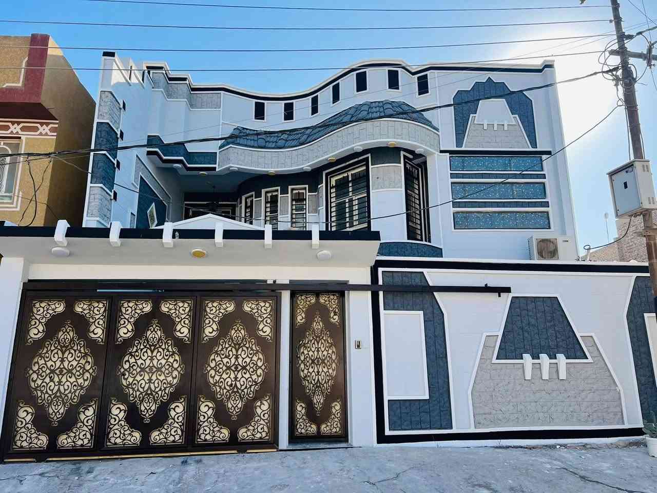 السلام عليكم 
دار مميز بناء VIP 
المساحة 288م طابقين  ( طابو صرف ) 
محتويات الدار 🔵 
4 غرف نوم - صاله كبيره - كلدور كبير - مطبخ حار + بارد - مجمع صحيات عدد 5 مع السويت  - مخزن مؤاد 2 - كراج - مناور 

الموقع 📍 
نادر الثانيه - شارع حسينية ال ياسين 

 للاستفسار عن أي عقار يتم نشرة
      مراسلة الصفحه او الاتصال على 
          *********** - عمار الربيعي 📞 
         *********** - فقار الجنابي 📞
