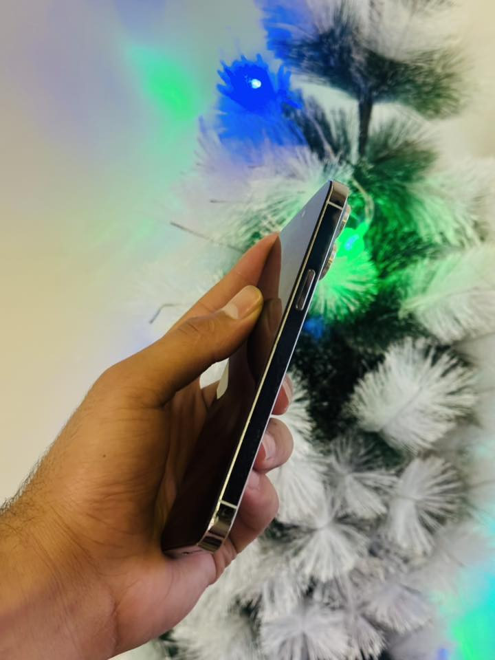 iPhone 14 pro max 
ذاكره 256 
دبل سيم 
نموذج m
بطاريه 100
جهاز مبدل شاشه اصليه 
فيس ايدي شغال 
مابي اي خلل شرط 
سعره 545 الف 
***********
