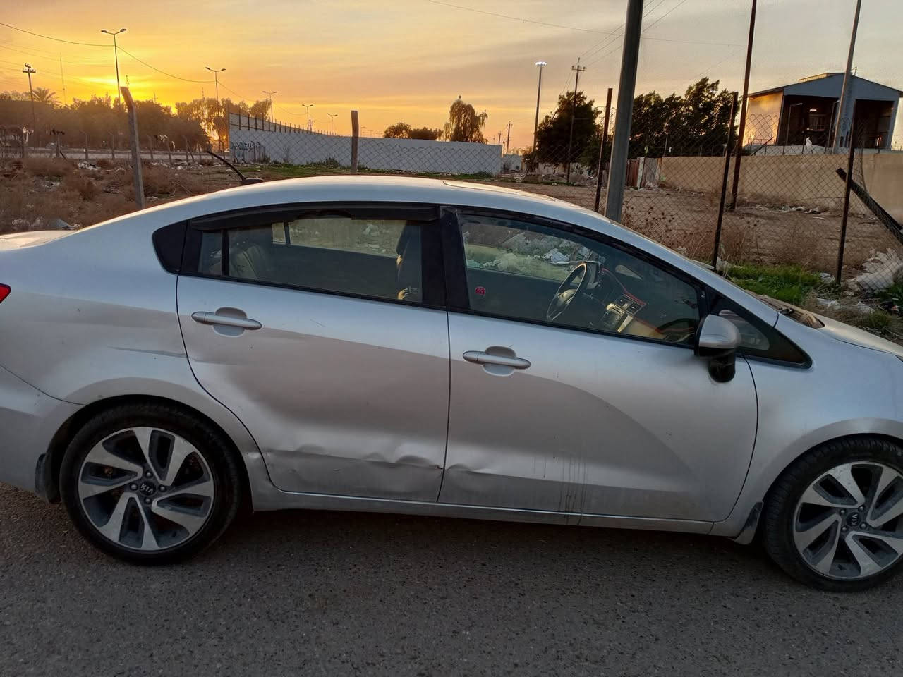 السلام عليكم عندي كيا ريو ٢٠١٧ وارد امريكي حادثهة بنيد وجاملغ وصبغ جاملغ خلفي محرك ١٦جيدي أي ماشية ٧٥ فول مواصفات رقمهة اربيل تريد تحويل أو وكالة بسم شركة وعندي وكالة مكان السيارة بغداد اليرموك حي الداخلية سعر السيارة ٩٠بيهة مجال بصيط هاذة رقمي ***********  ***********
