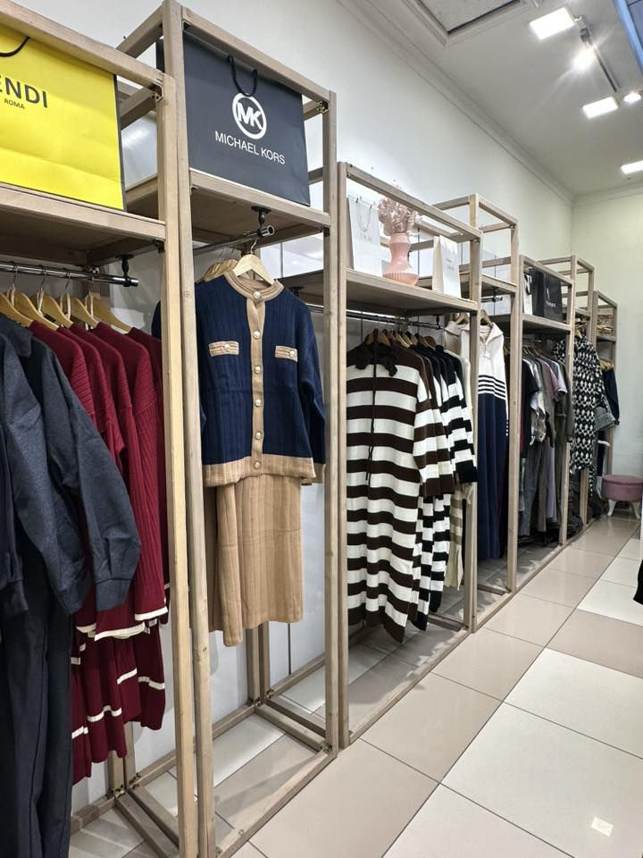 ستاندی دوکانی جلوبەرگ  بۆ فرۆشتن لە سلێمانی ***********
