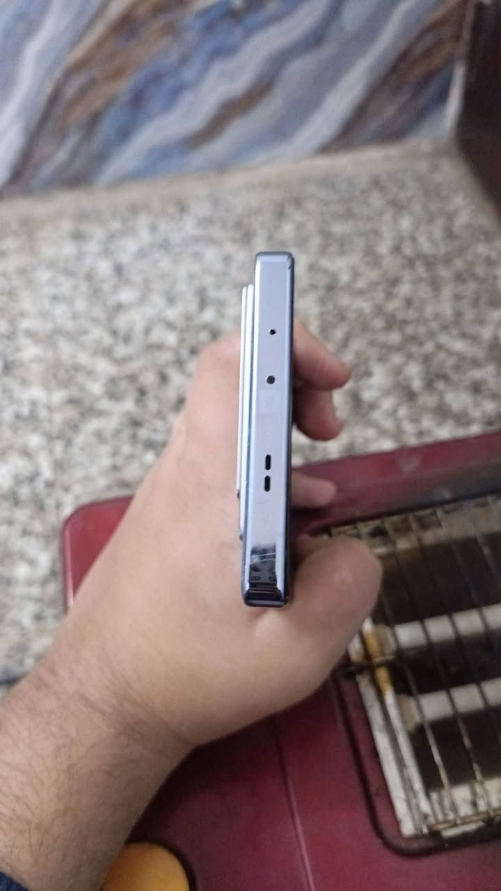 سلام عليكم جي تي 20 برو للبيع جهاز ضهر لازم تبدله او بكيفك وشاشه من اطراف مرتفعه جهاز وكع مني ومال سيمكارت ضايع وجهاز كله شغال بصمه او شاشه كله شغال شاشه فطر واحد ما بيه سعره 130 قفل قفل وعندي توصيل للجميع محافضات عراق وتوصيل يجي مغلق لين مال تفحص مقابيل مندوب لا يجي مغلق جهاز او تجي بنفسك وتفحص وسعره نار ورخيصة وجهاز كله شغال صوت مالته فول واني مشتري 450 الف بس من وكع مني كرهته رقم *********** واتساب فقط مكاني بغداد
