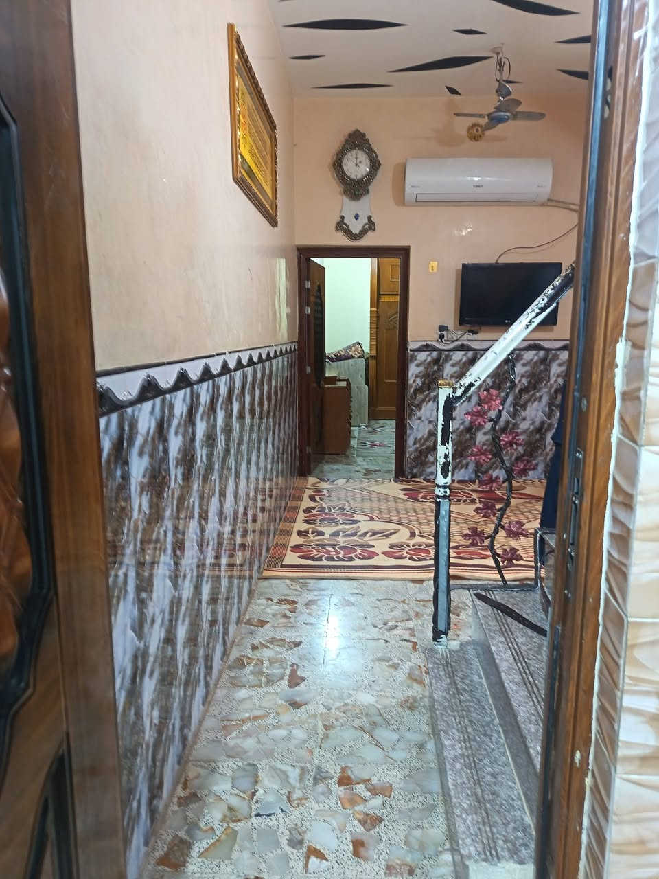 السلام عليكم ١٠٠ متر ٥ في ٢٠ الحضارة شارع مديرية المخدرات ***********
