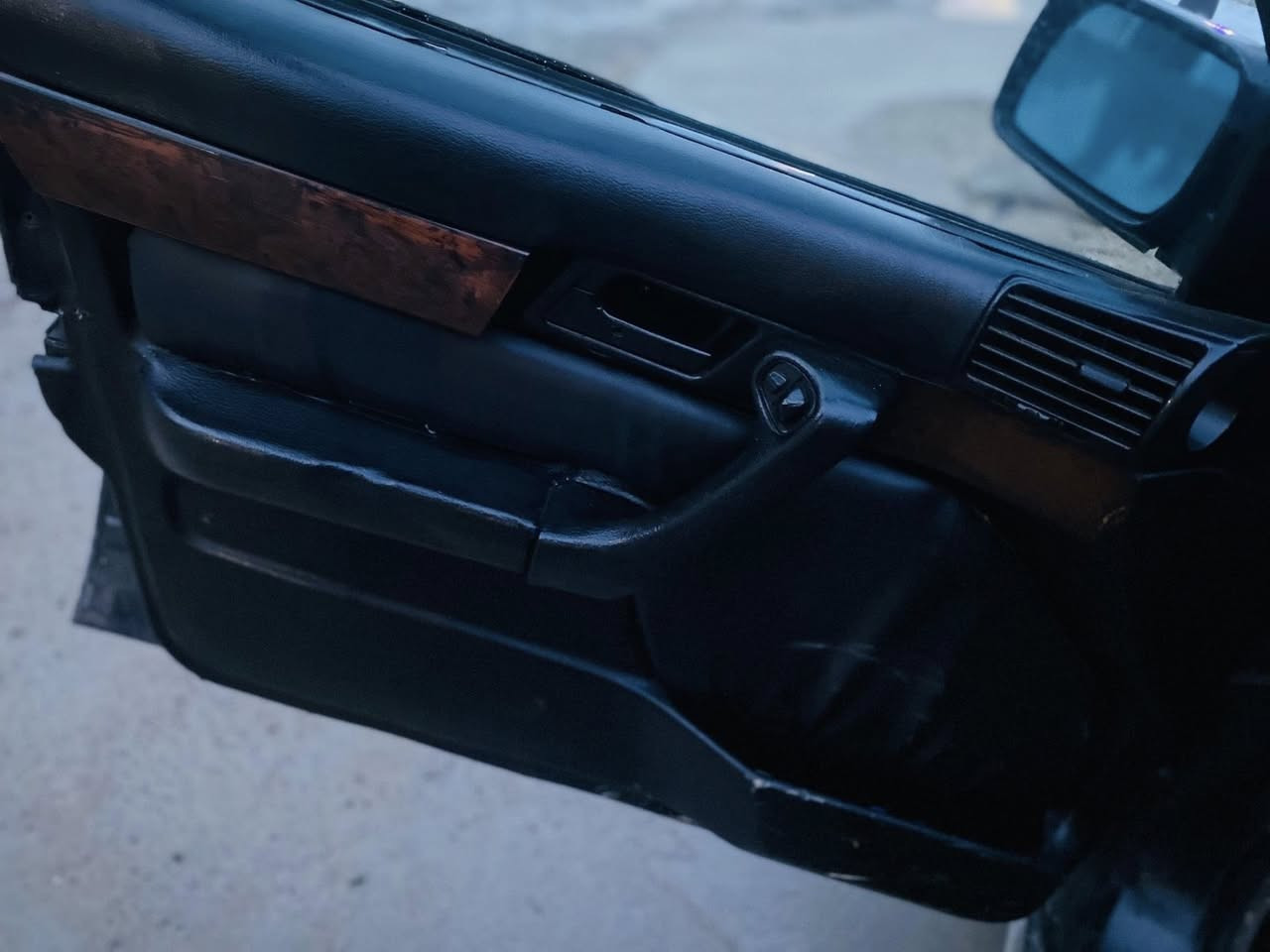 سةلاموعةليك بئيم ٥٢٥بؤ فرؤشتن مؤديل ١٩٩٣گيرتؤماتيك ئارةم هةولير سوباس بؤ خوا بي مةسروفة جوار جامكارةبا تةبريت سارد و گةرمي بةشةرةت جوار تايي و ويلي لؤكي لةسةرة دةعام و ليدارةي نية سةيارةكة بي مةسروفة تةنها دةعامي دواوةوةي شكاوة 
لةگةل ريزةم ئةگةر موشتةرةي نيت سةرمان مةيةشينة
نرخي تةنها ٣٥ومةعمةلةيةكي برايانة
***********واتساب و فايبةريشي لةسةرة
