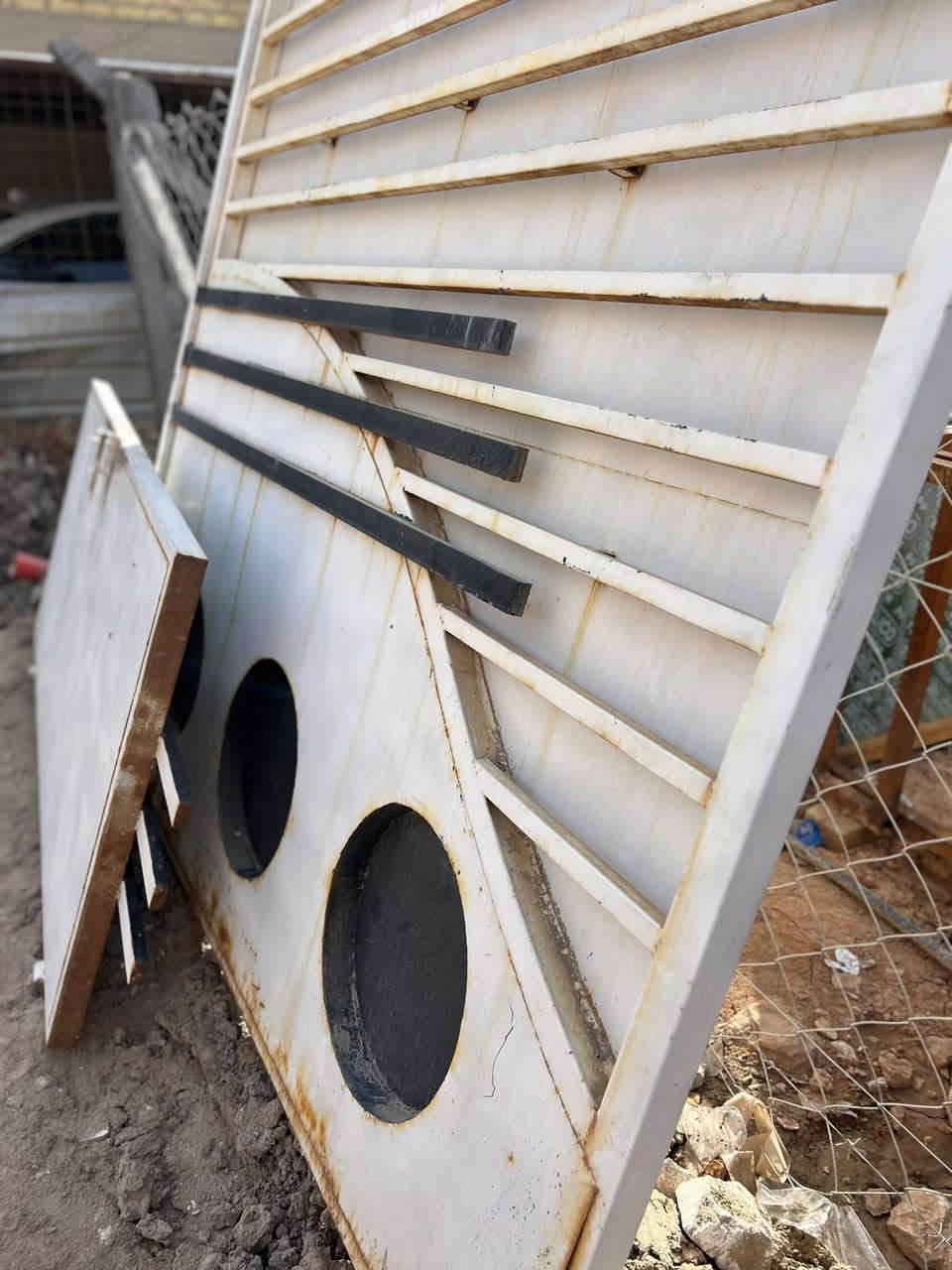 باب بيت تسكام اصلي مسكمه بلميون و100 وجبت اصغر منه وهاذه للبيع قيم واخد عوزه بس صبغ ***********
