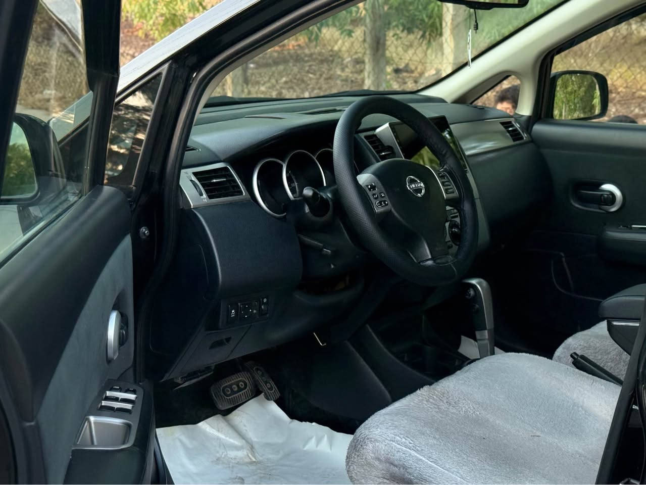 NISSAN VERSA 2012 ***********
فول مواسەفات بێ سلاید تەحدید سورعه سوکان ڤۆلۆم ئاوێنە کارەبا ئاوێنەی ناوەراست فۆتۆیە چوار جام کارەبا (ABS)شەش ئێرباک مەکینە ١٨ مەرغوب گێر مەکینە بەشەرت  سەنەوی تا ٢٠٢٨ نوێیە بە ناوی خۆمە سیارەکە ١٣٠٠٠٠ کم حەقیقی رۆیشتوە سێ پارچەی پێشی سبوغە بێ ناوگرتن بێ ئێرباگ شانسی بە شەرت.  *********** كويسينجاك, أربيل

