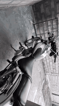 السلام عليكم. للبيع السعر 12 ورقه
دراجه هارلي  انترودر. موديل 2004
حجم المحرك. 250cc.بستمين V ڤي.5گير
گير محرك شرط نظيف كهرباىيات كلها شغاله.
للاستفسار اتصل. ***********.واتساب
العنوان صلاح الدين قضاء الشرقاط.وشكرآ.؟
ملاحظه. اراوس فقط اذا اكو. ستوته.
