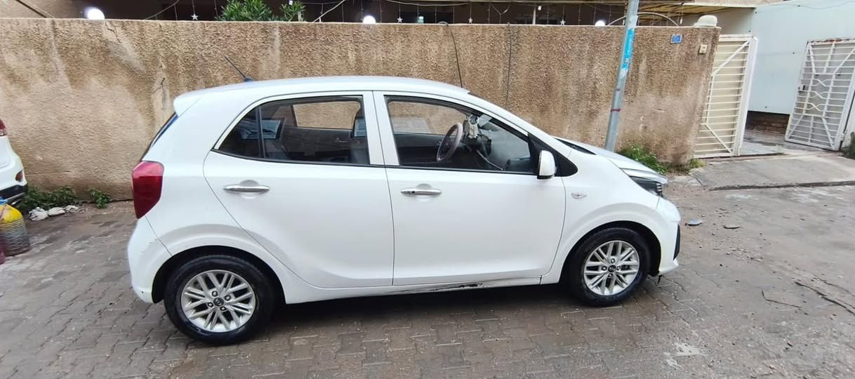 كيا بيكانتو مورنينج وارد كوري ٢٠٢١ فول بدون فتحة

سيارة كلش نضيفة بدون اي نقص كلشي جاهز بية
بدون حادث بدون ايرباك فقط صبغ بنيد وبابتين الراكب فقط صبغ مابية صور حادث هاي وارد موري والسونار مرفق بالصور

مواصفات 
كامرة. حساسات. تدفئة تبريد كشنات. تحديد مسار. قيادة ذاتية. مانع انزلاق. مري شفط كهرباء. شاشة اندرويد. نقطة عمياء بالمراية الجانبية. توقف ذاتي اثناء الخطر حساس تايرات

ماشبة ٧٩ الف. رقم اربيل ب اسمي تريد تحويل او وكاله
سيارة اقتصادية كلش وجاهزة من كلشي 
محرك mpi  ٣ سلندر بدون دوانز وتبريدة ثلج 

السعر ١٠٥ $. 

وبية مجال بسيط تجي وتشوف السيارة وتشلع عيوني واهلا وسهلا

مكان السيارة بغداد الاعظمية. ***********
