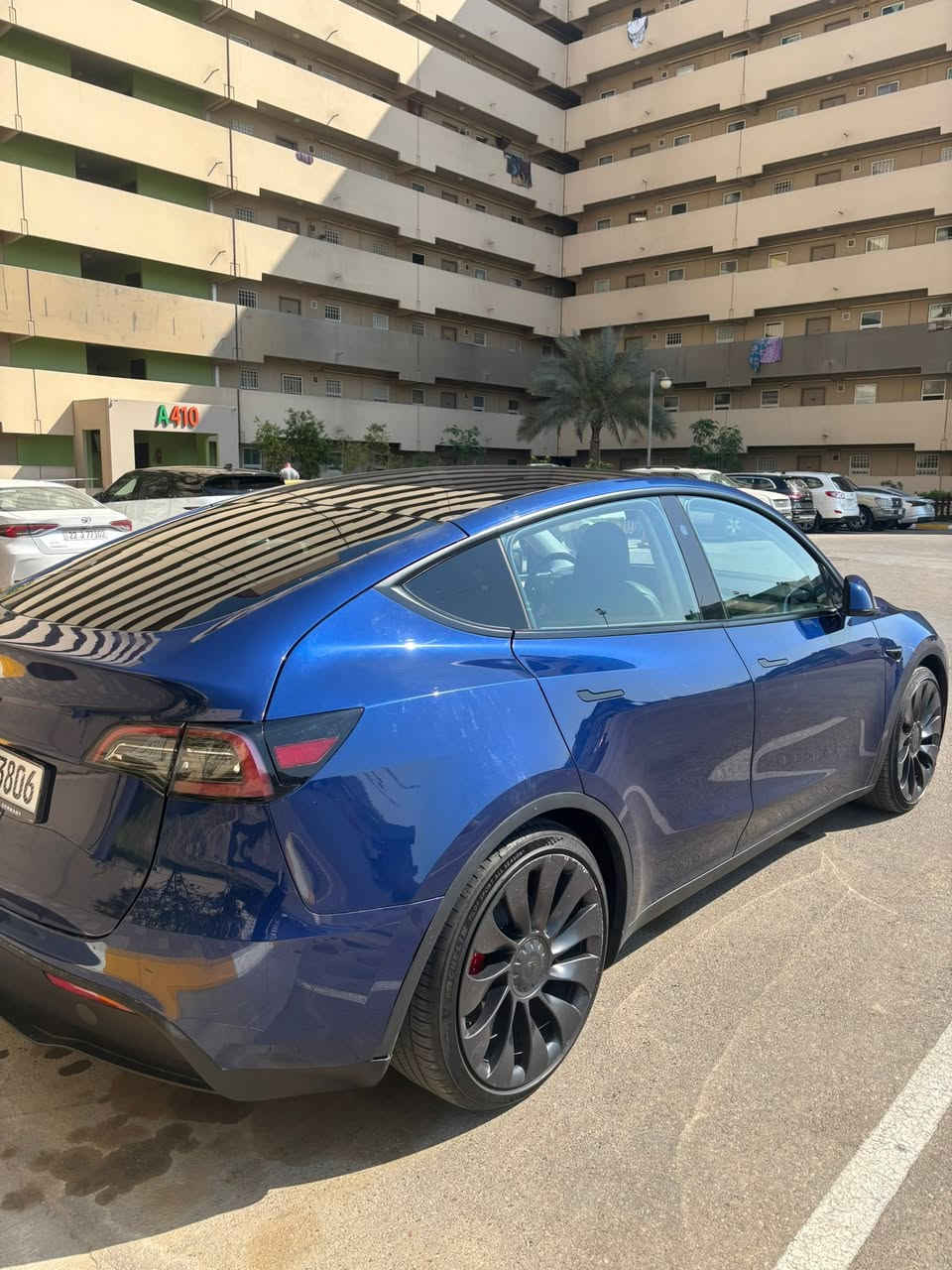 السلام عليكم
Tesla Y performance 2023
التسارع من ٠ لل ١٠٠ ب ٣.٥ ثانية صاروخ. تمشي بالشحنة الواحدة ٤٥٠ كيلو متر.
السيارة ماشية ٤٣ الف كيلومتر.
 السيارة بحالة ممتازة بدون اي نقص. اون لاين من بدون ايرباك بيها صبغ صندوق خلفي مع البنيد و صور الحادث مرفقة مع الصور.
السعر ٢٤,٠٠٠$.
للاستفسار ***********
المكان بغداد بسماية.
