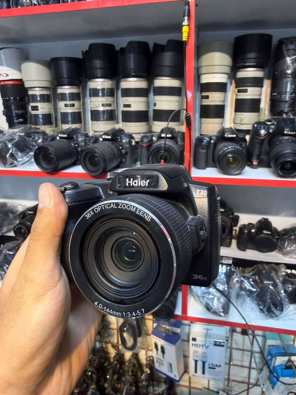 سلام عليكم عندي كامره هير30 ريد بيهه سعره 125و بيهه مجال هيه الكارتونتهه لي يريده  يجي واتساب و خاص *********** مكاني بغداد المدينه الصدر ما عندي تواصيل
