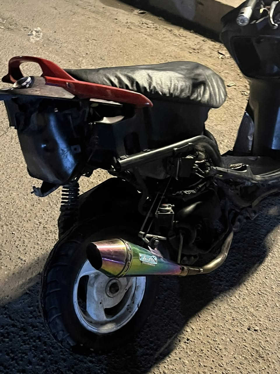 سلام عليكم اخوتي الطيبين اليوم عندي قطعه ماكس ثعلب140 عقل جديد بلك جديد كويل جديد تاير خلفي جديد كتف شحن جديد تاير امامي نص عمر مكينه مجفته كابريتر مال رمبه  الدراجة شغاله هندر (الدراجة ابيعه الك كوم حديد)دراجة سعرهه…150…شباب رحمه الوالديكم الي يطب ويكسر بل سعر ما اتعامل ويا مكاني بغداد بياع..***********
