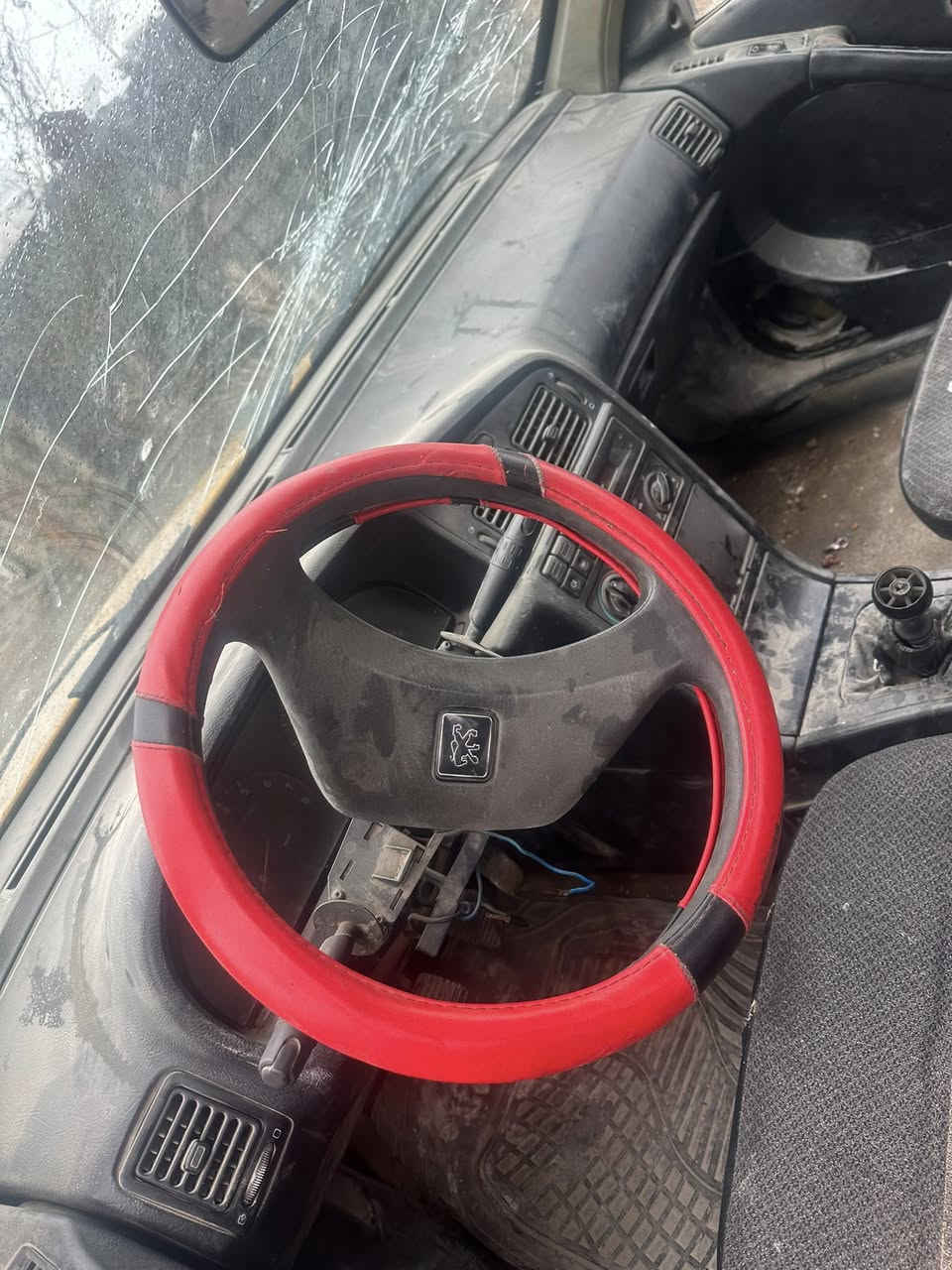 بيجو روه 9محرك كير تمام ابيع كوم حديد بس تحويل هيئه ما مسجله غرامه 400الف كوم حديد سعر 10بغداد الشعله ‭0772 614 9946‬
